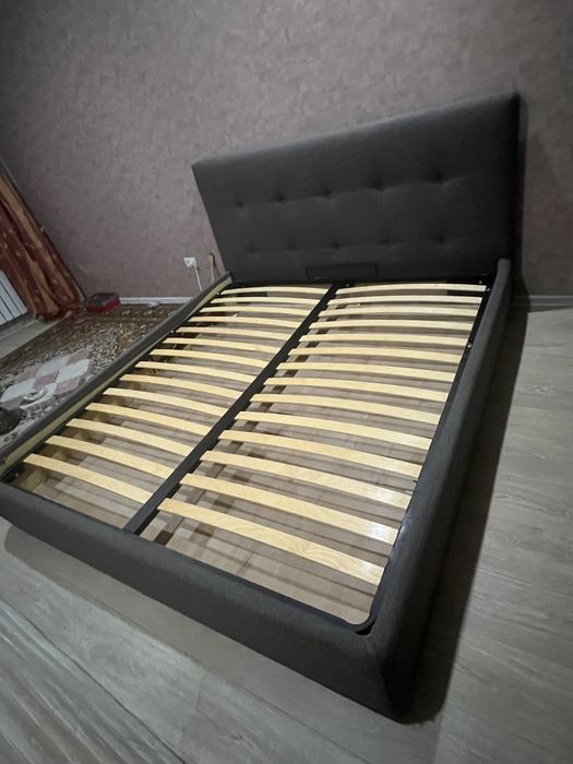 Спальная кровать