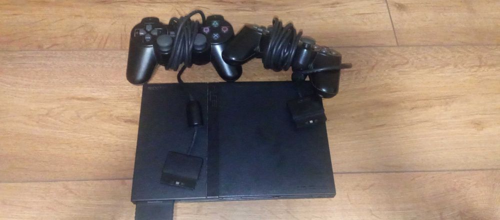 Playstation 2  stare forte buna are si fifa 9 pe el