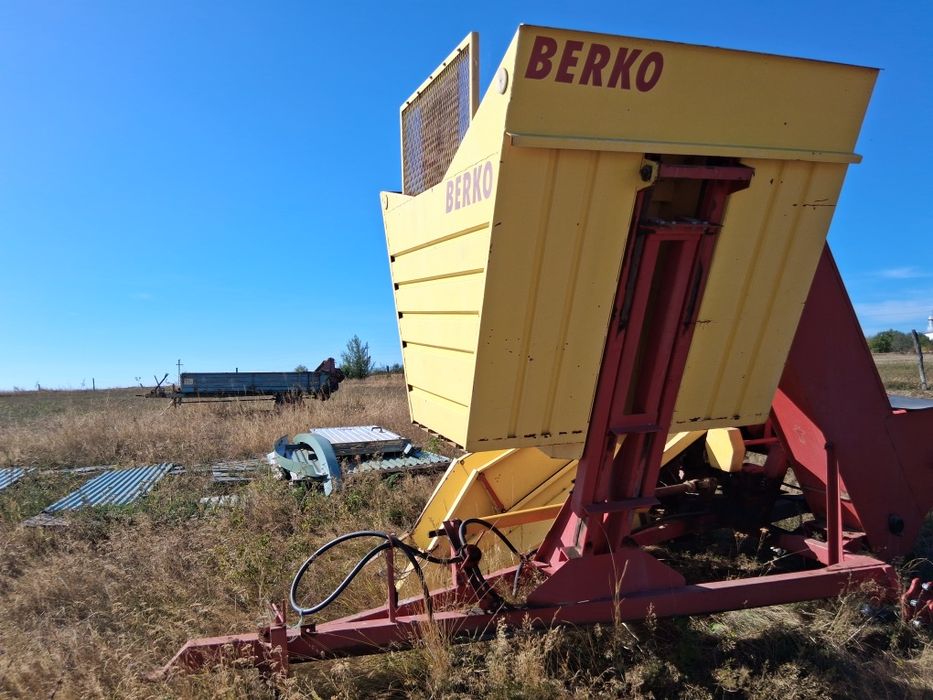 Vând culegatoare porumb marca berko pe un rând.