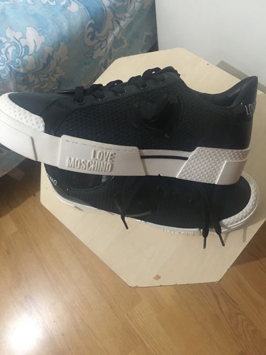 pantof casuak moschino