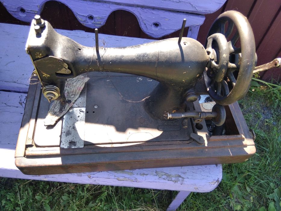 Продам швейную машинку Зингер