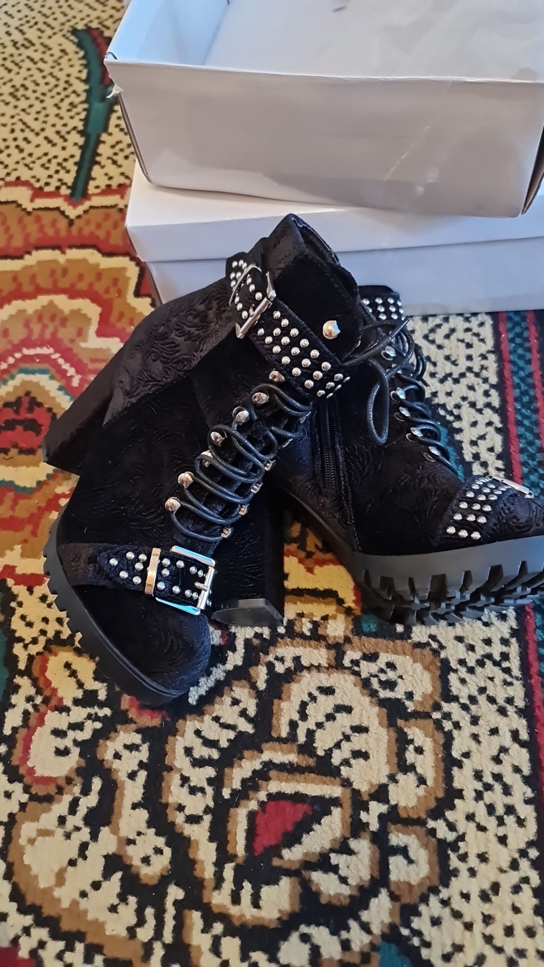 Botine noi mărimea 38