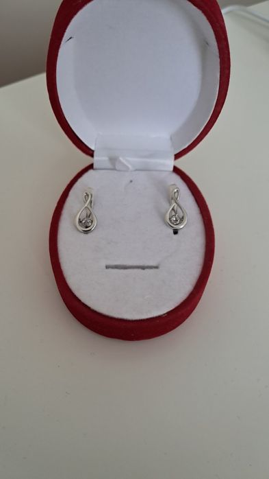 Продам серьги из белого золото