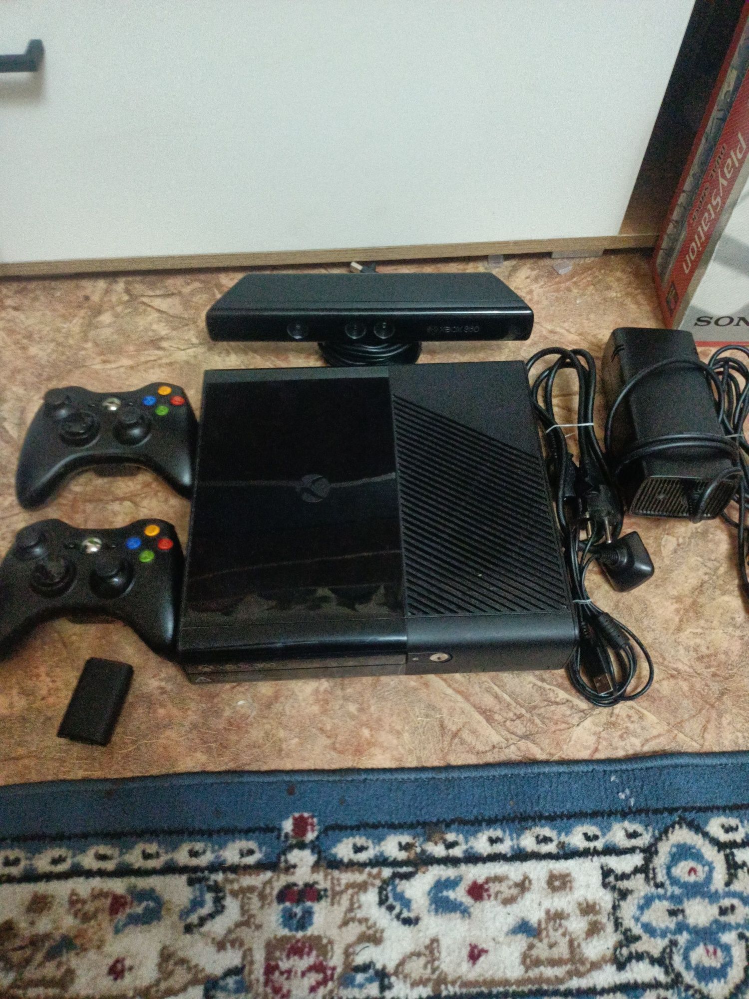 Xbox 360e в отличном состоянии