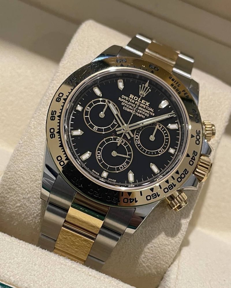 Rolex daytona cosmograph black dial