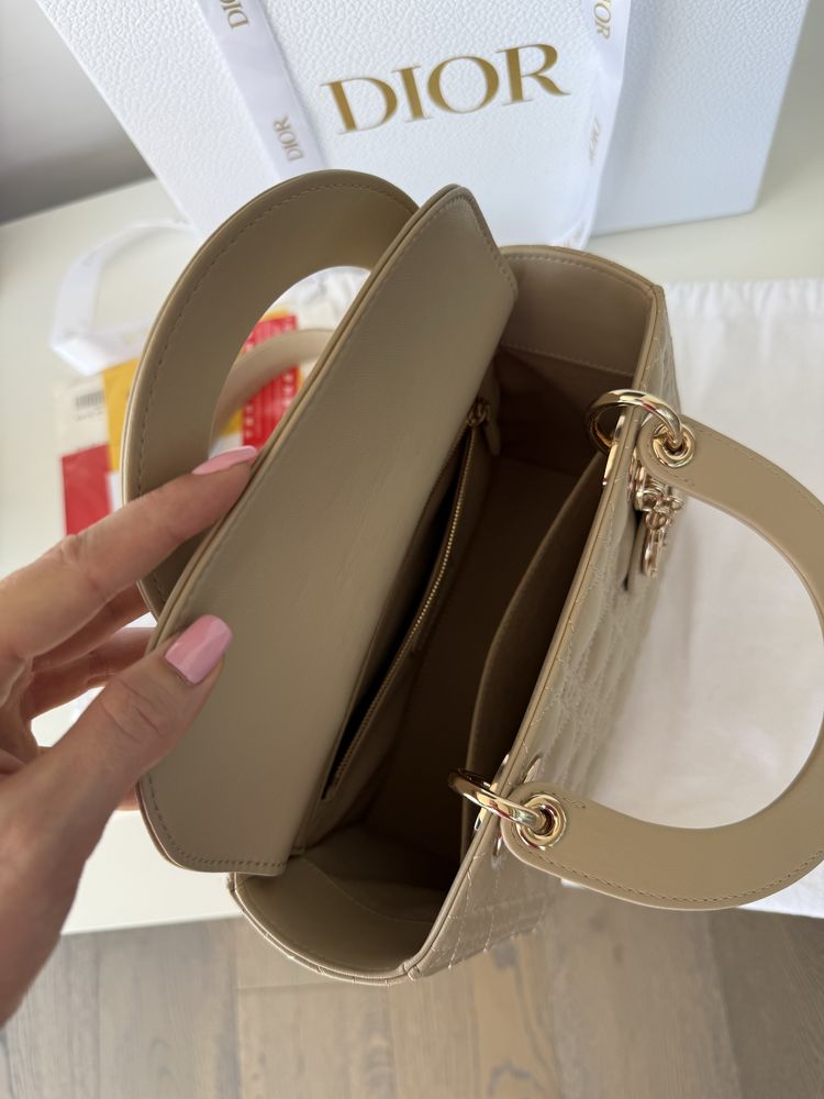 Dior естествена кожа нова бежова чанта