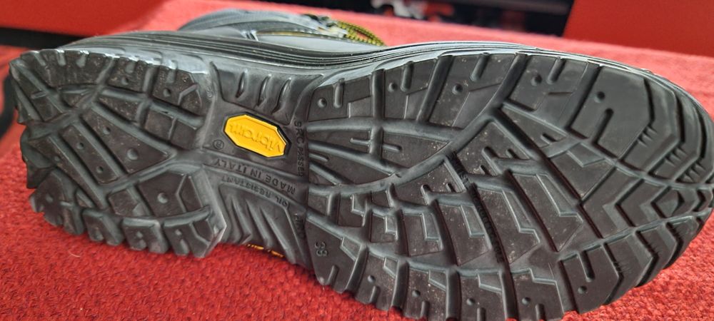 Bocanci montani Vibram  goretex