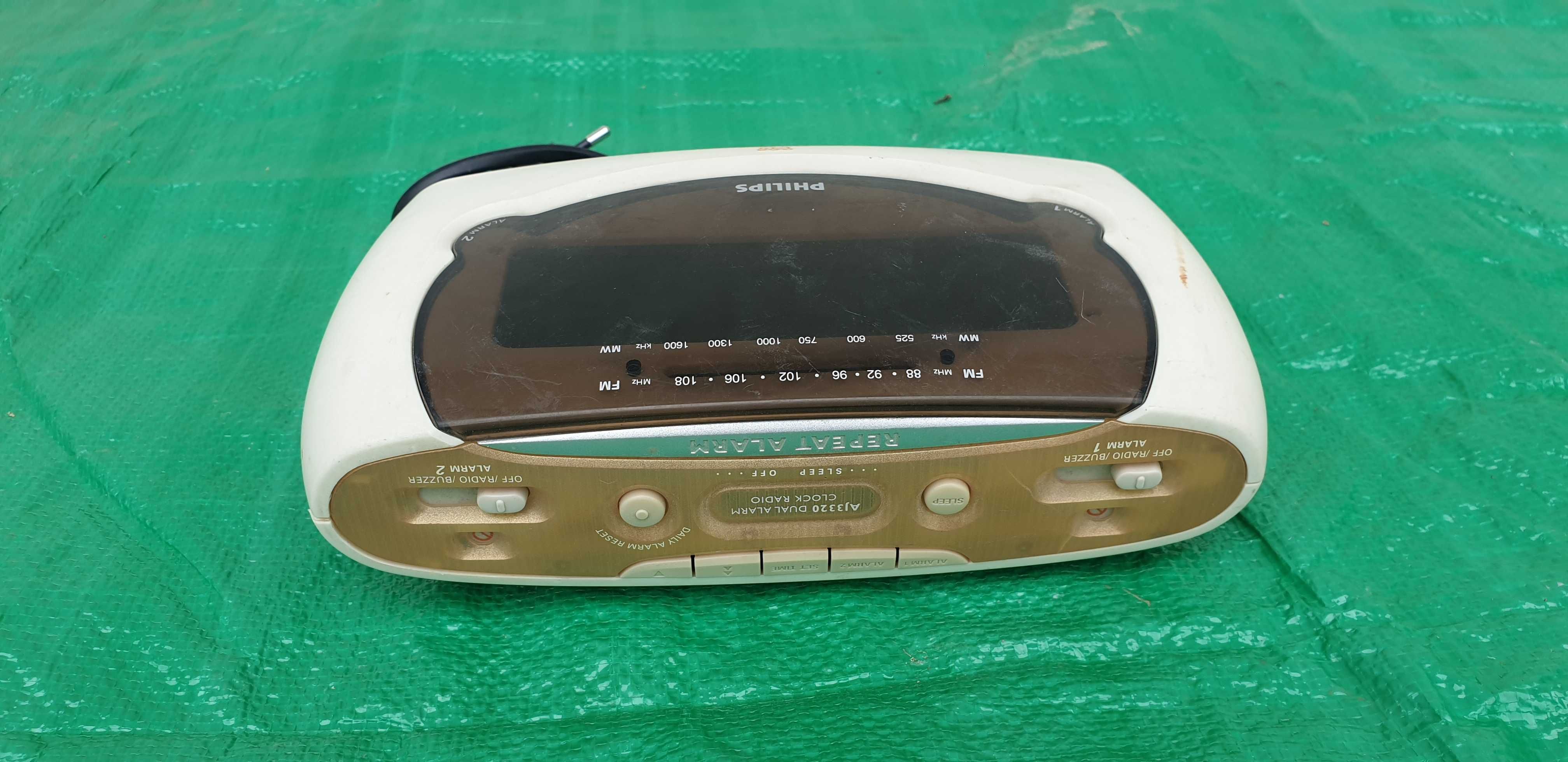 Radio vechi cu ceas Philips model AJ 3320,an fabricatie 2003