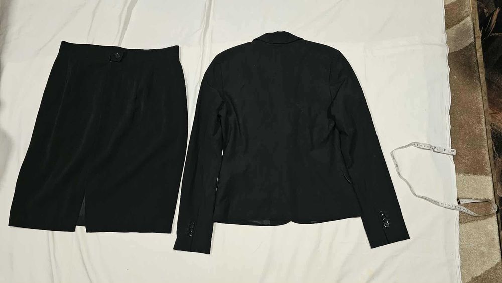 Costum Sacou negru, cambrat și fustă dreaptă neagră, S(36) Comma.