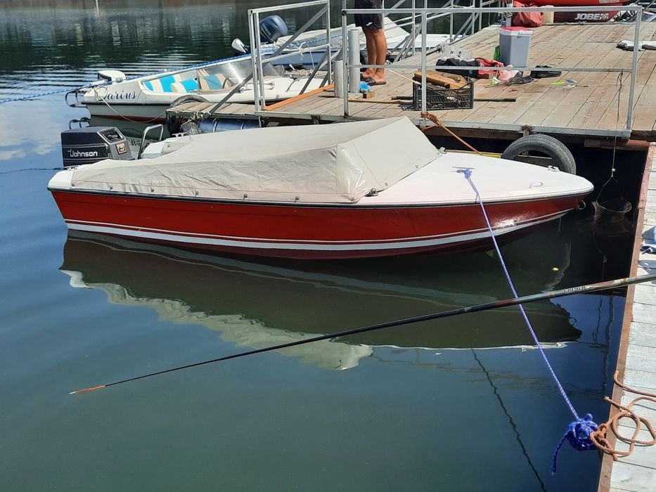 Vând barca cu motor + peridoc