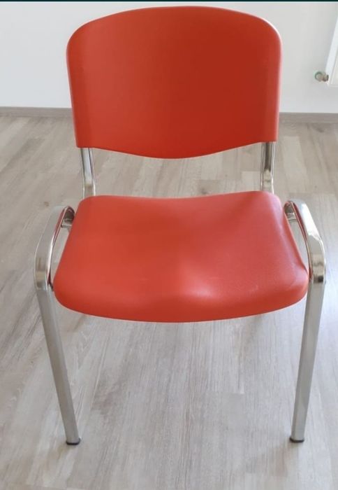Scaune noi cu rame cromate culoarea rosu