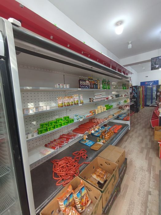 Vetrina xaladelnik sotiladi boyi 2 metr uzunligi 4 metr ishlab turibdi