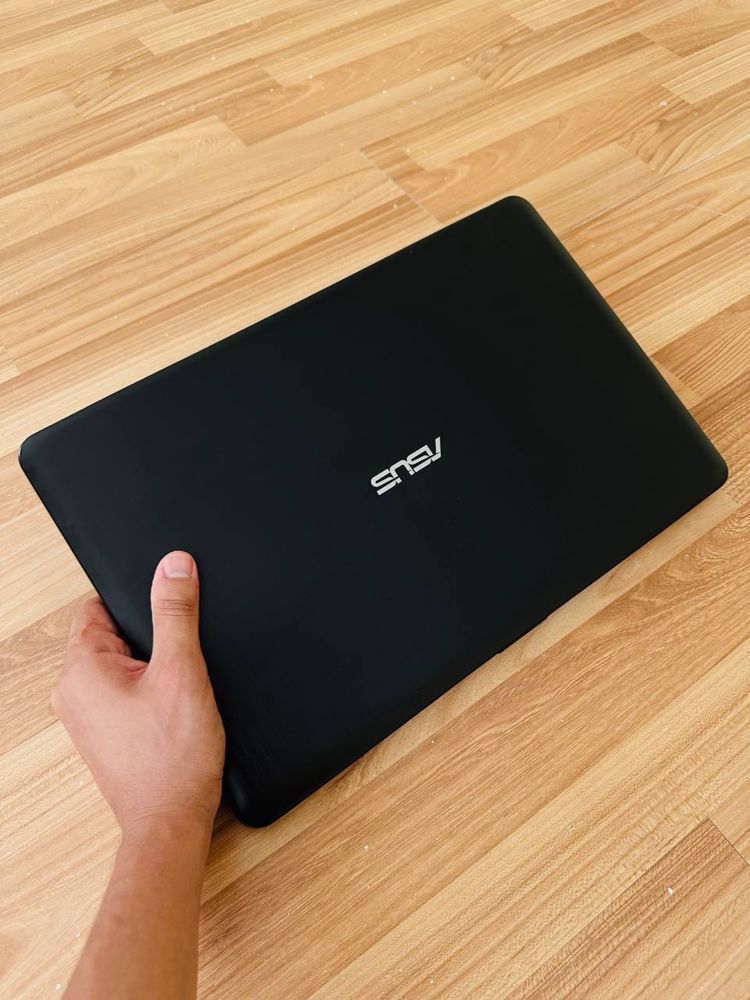 Notebook asus holati ideal