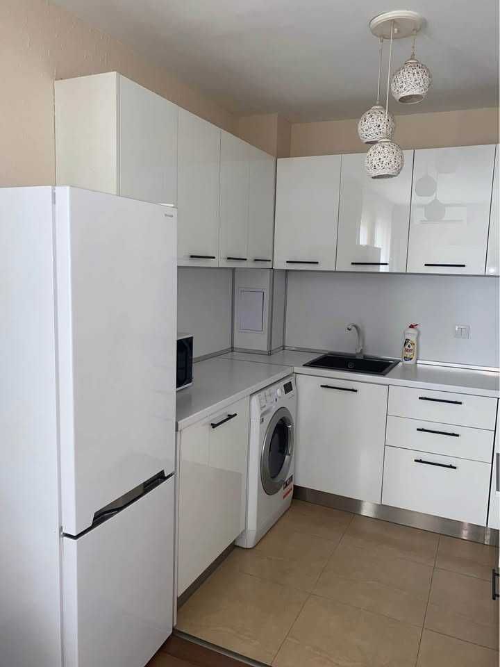Продава се Двустаен апартамент в София, Дружба 2 - 65 кв.м за 2447 €/кв.м - Снимка #2