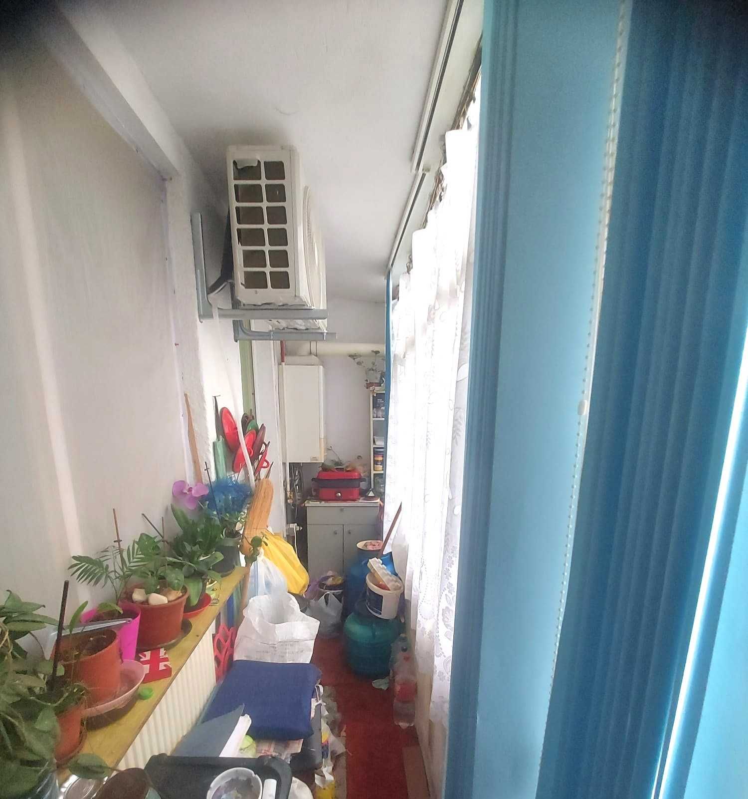 Vând Apartament 2 camere Carpați 1