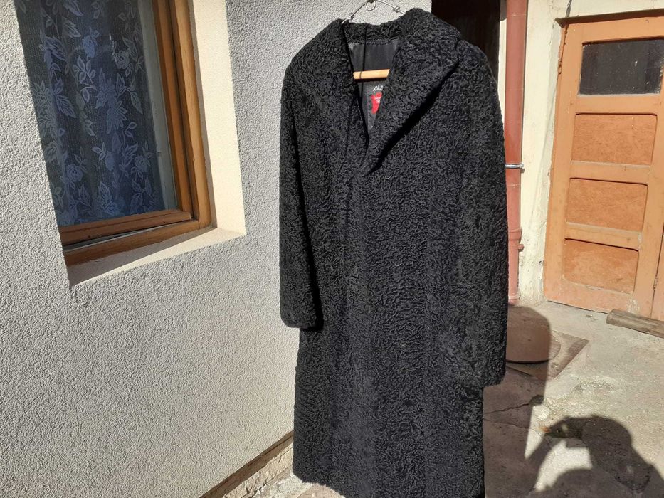 Vand haina de blana astrahan lunga(haina caracul negru)