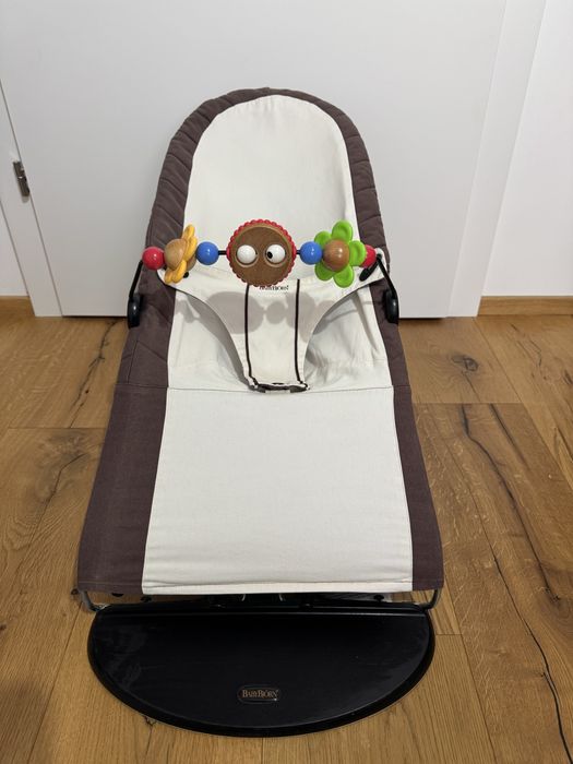 Balansoar Baby Bjorn si jucarie