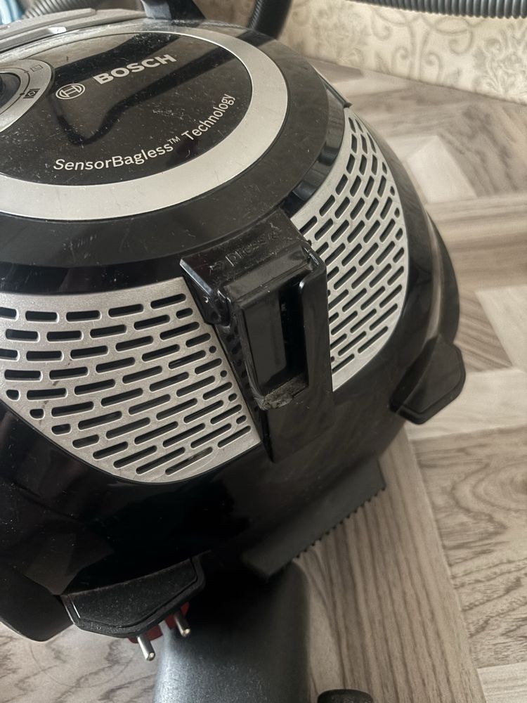 Продается пылесос Bosch, 2500W