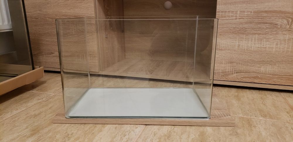 Acvariu folosit de vânzare