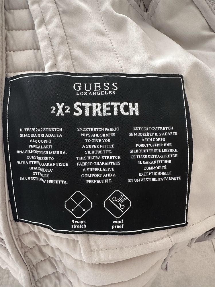 Отлично есенно яке Guess M - сребристо
