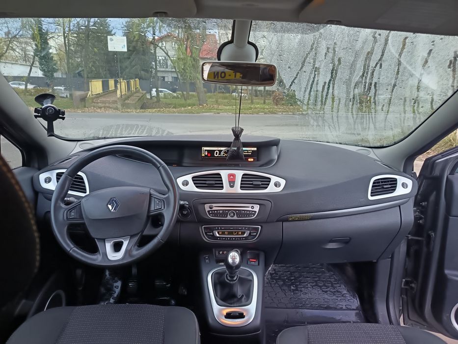 Vând Renault Grand Scenic