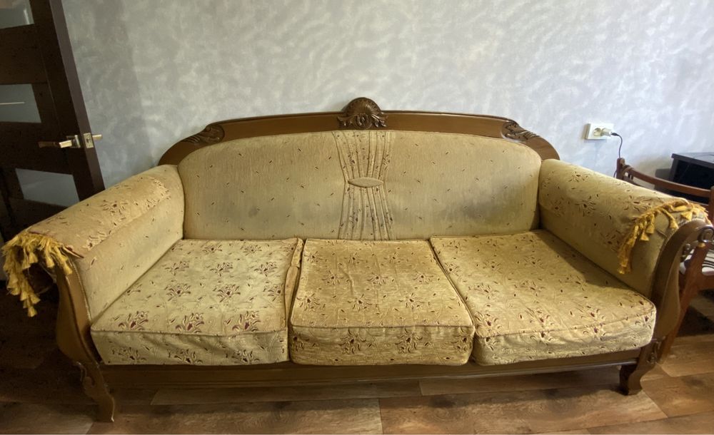 Диван с двумя креслами