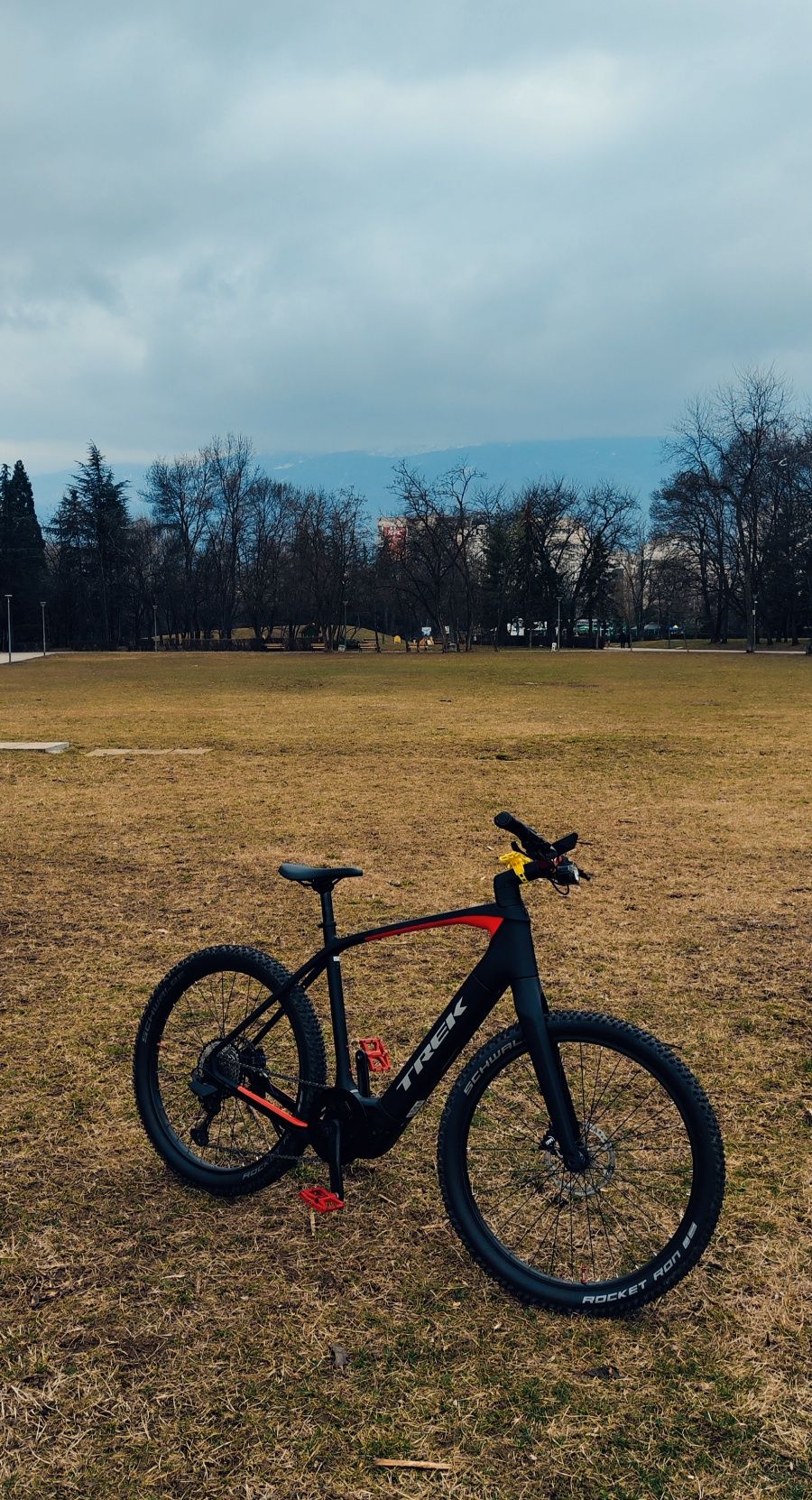 Електрически XL 2023 карбонов TREK Allant 9.9s, 45к/ч, Bosch 625Ah