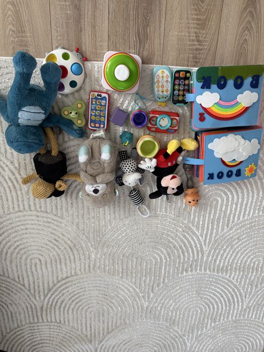 Set jucarii, varsta 3-18 luni, plusuri, carti montessori, telefoane