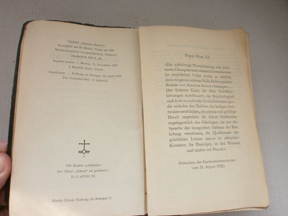 Стара Немска Библейска Книга с Кожени Корици и Позлатени Страници