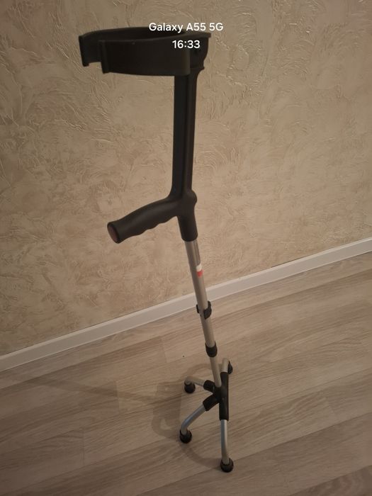 Продам костыль черепашка на правую руку пользовались 1 неделю