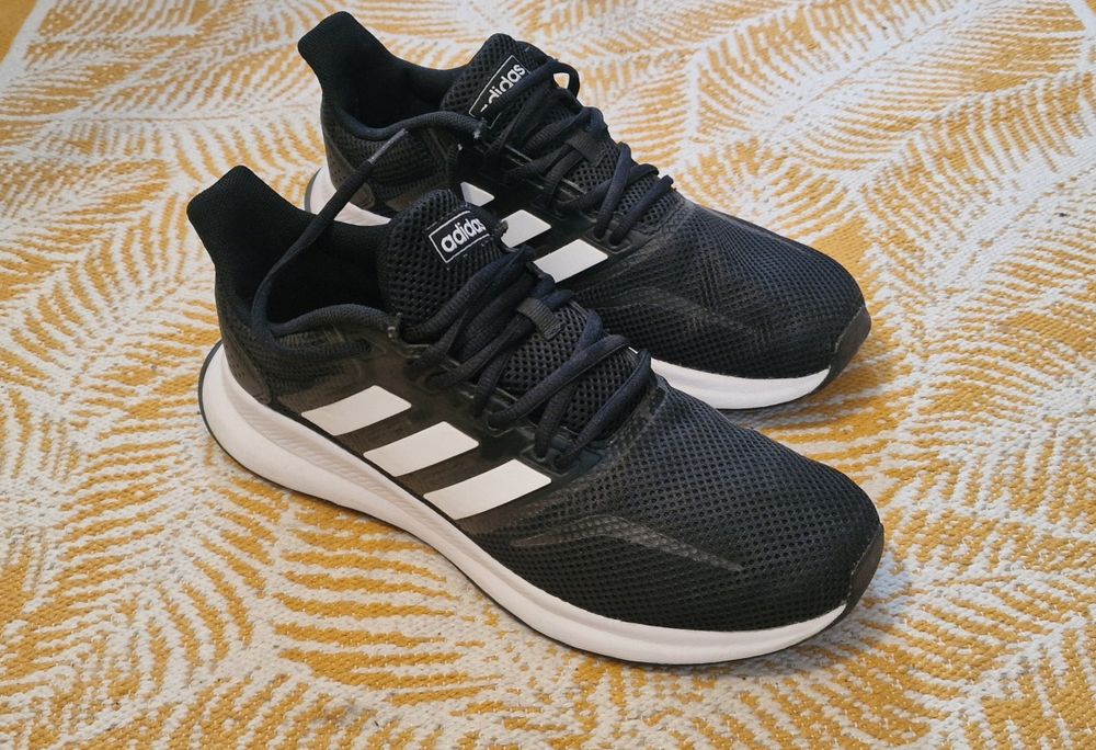 Adidas - marimea 41 1/3 - Stare foarte buna
