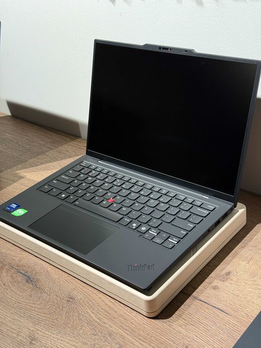 Laptop Lenovo ThinkPad X1 Carbon 13 2.8K OLED Ultra7 268V 32GB Ram 1TB
