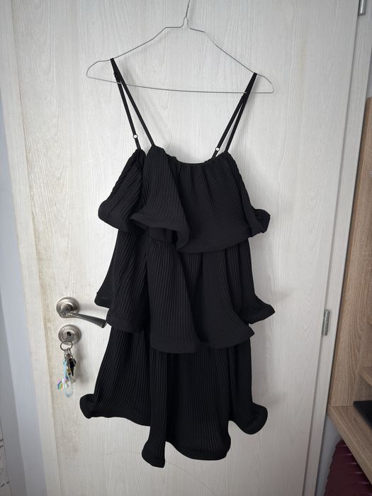 Черна рокля на етажи