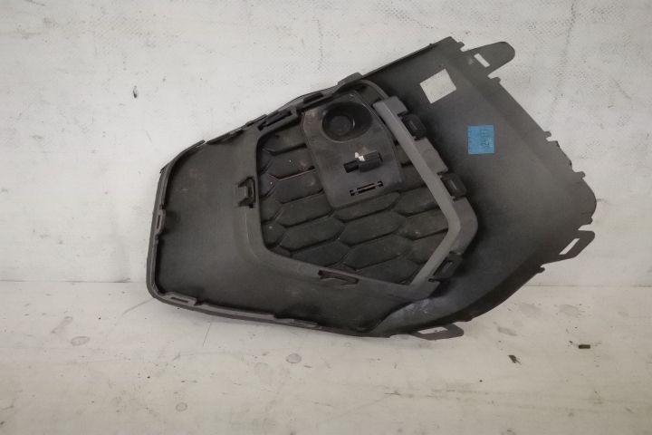 Ауди А3 / Audi A3 4 (8Y) Оригинална дясна решетка на фар със сензор в