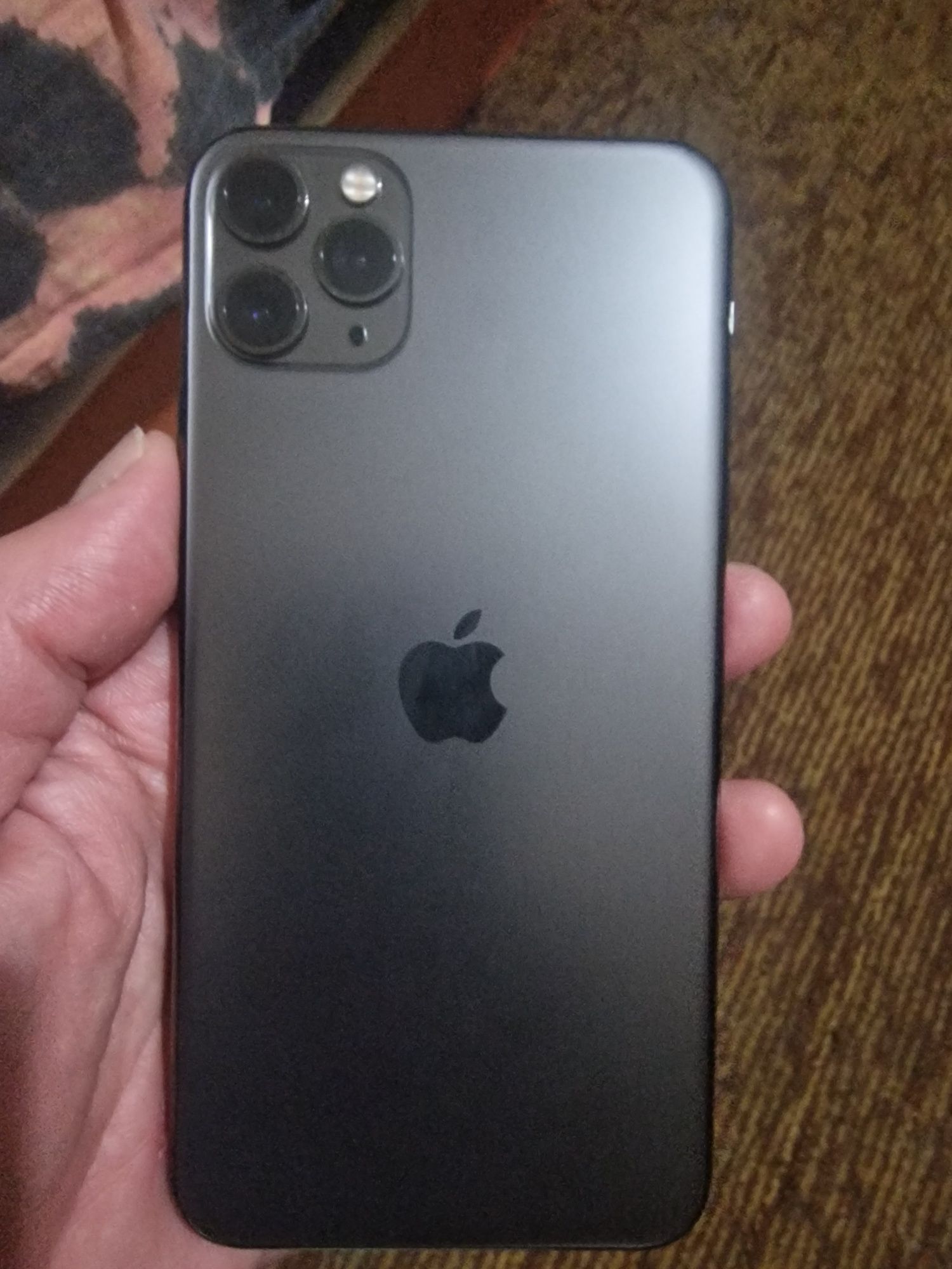 IPhone 11 Pro Max
	•	Модел: