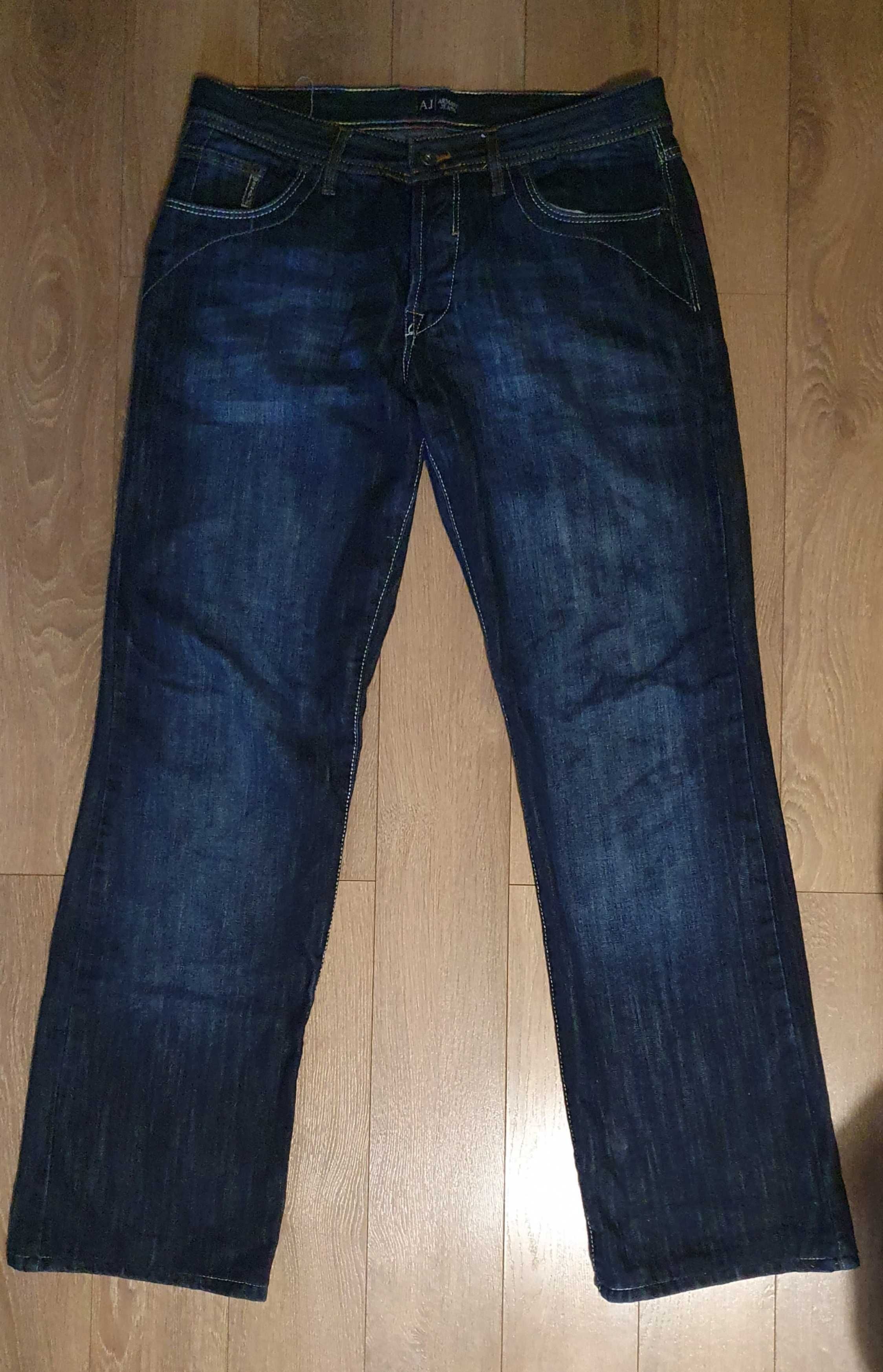 Продавам оригинални дънки Armani – тъмносини, размер 34, рядък модел