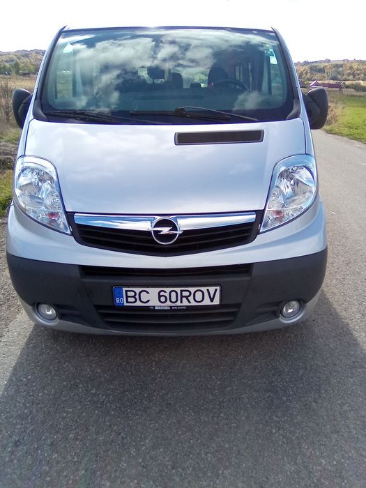Vând opel vivaro
