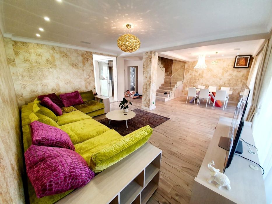 Casa cu 4 camere, grădină privată, piscina