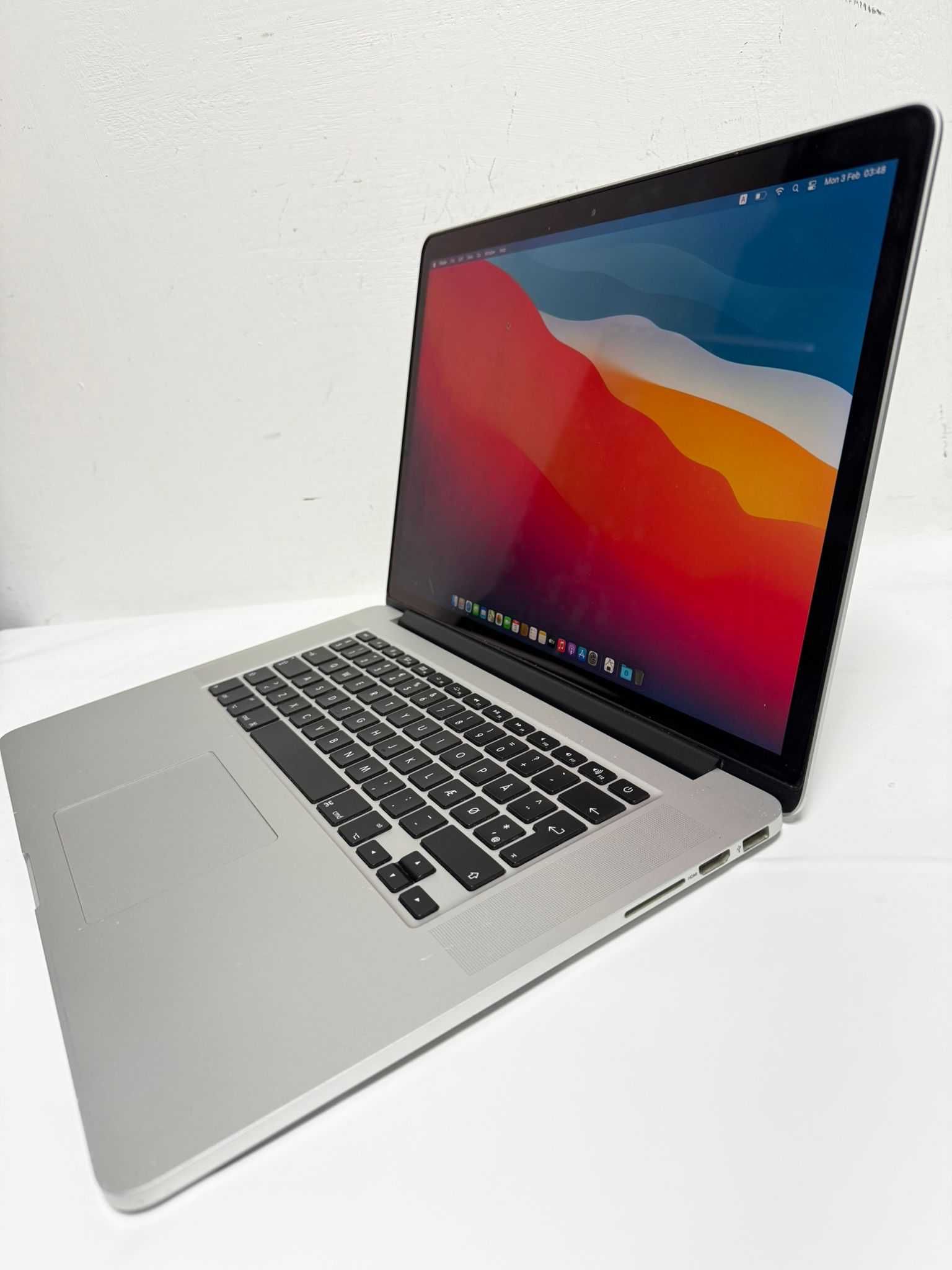 Apple MacBook Pro 15 Retina Display -Intel Core i7- 16Gb RAM- 512 SSD