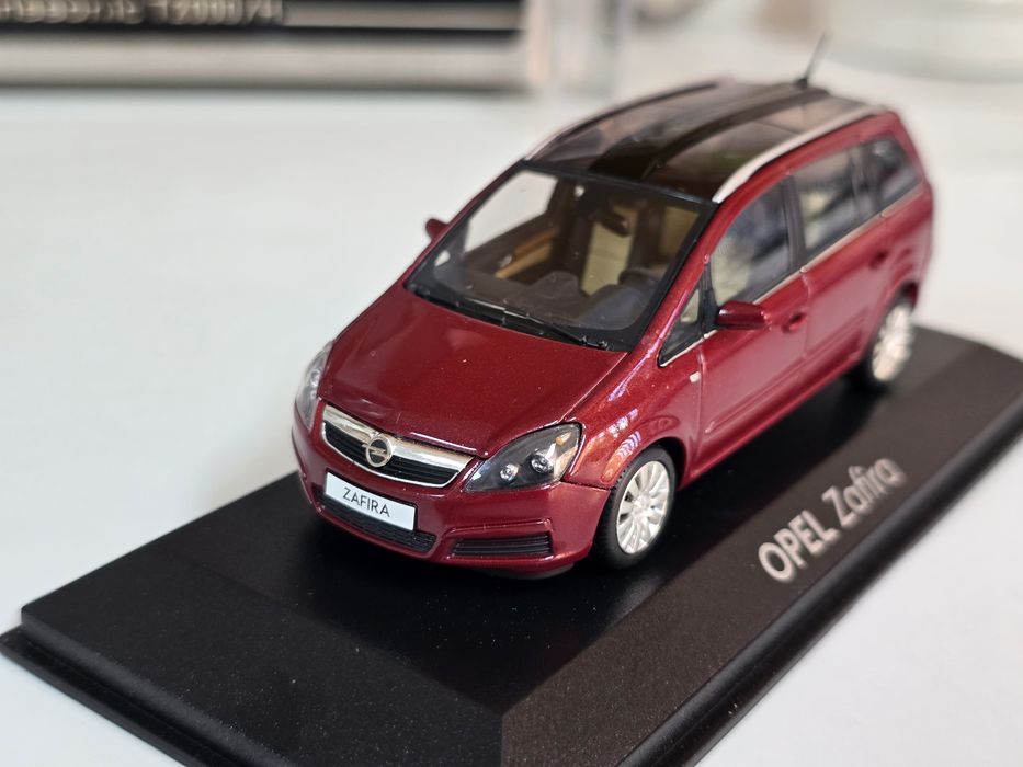 Machetă Opel Zafira Minichamps