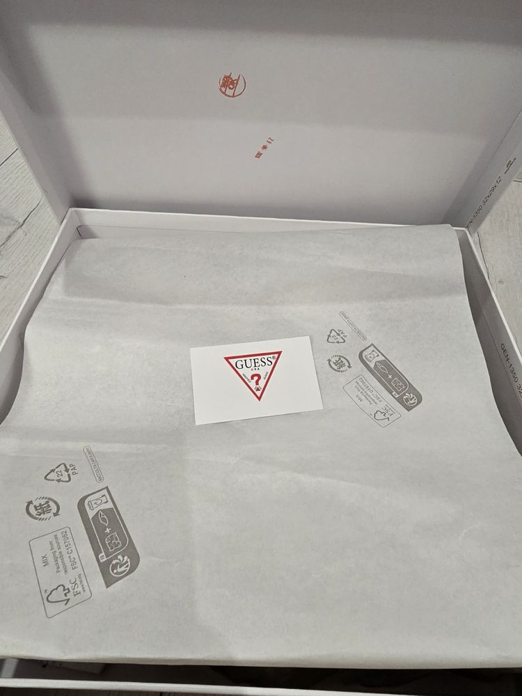 Оригинални дамски сникърси Guess