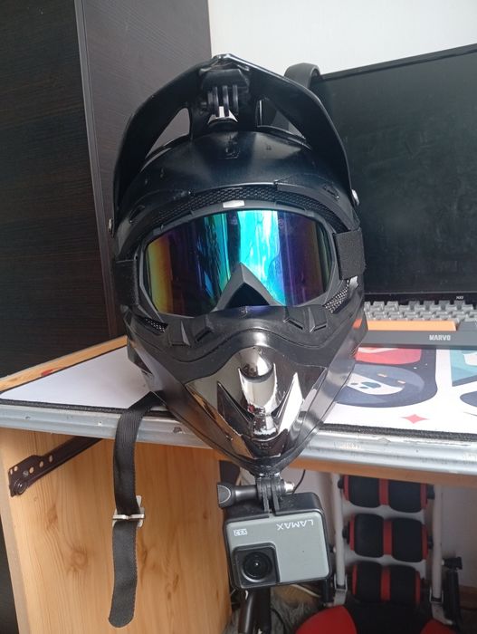 Vând cască downhill cu tot cu ochelari (mărimea L)