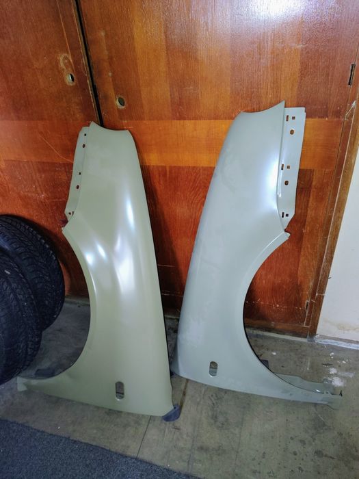 Vând pereche aripi Golf 4 noi