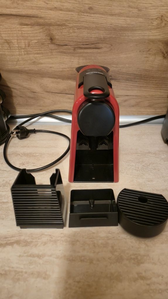 Кафемашина с капсули Nespresso Essenza Mini
