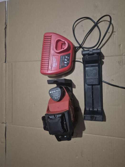 Laser milwaukee M12 3PL