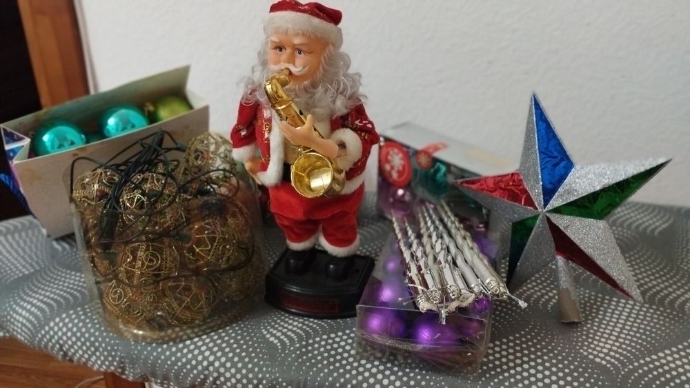 Супер гирлянда и игрушки на елку