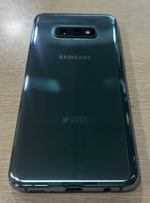 телефон Samsung Galaxy S10e