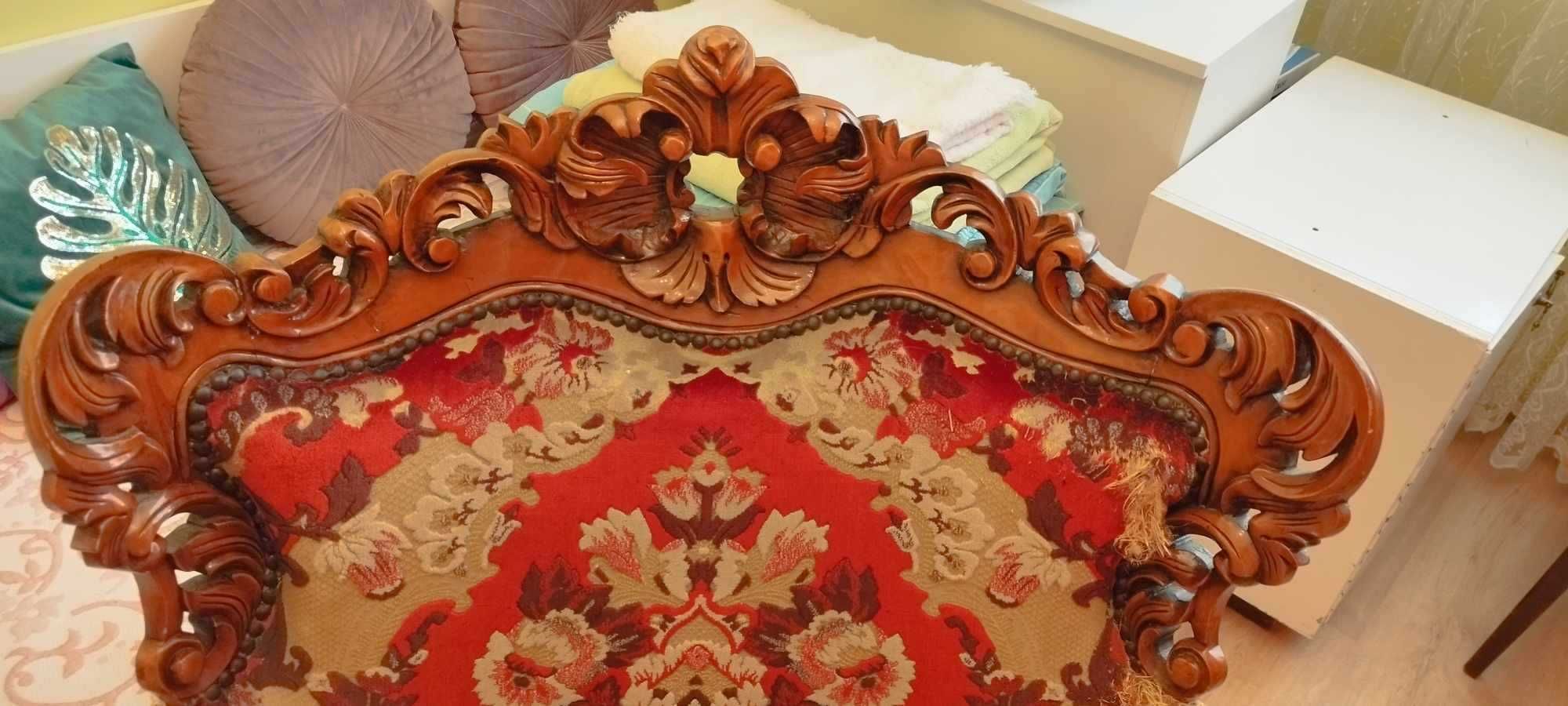 Бароково кресло c богата дърворезба