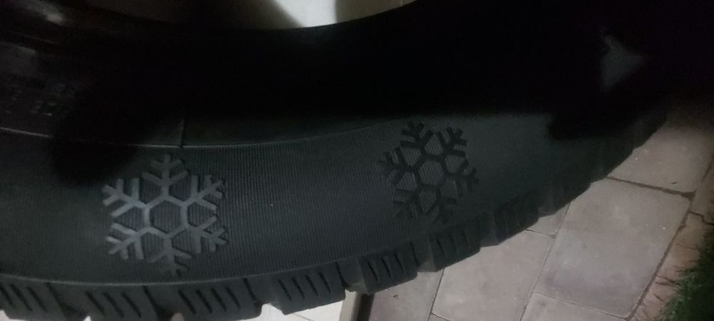 Vand 4 anvelope  de  iarna m+s 225/65/17