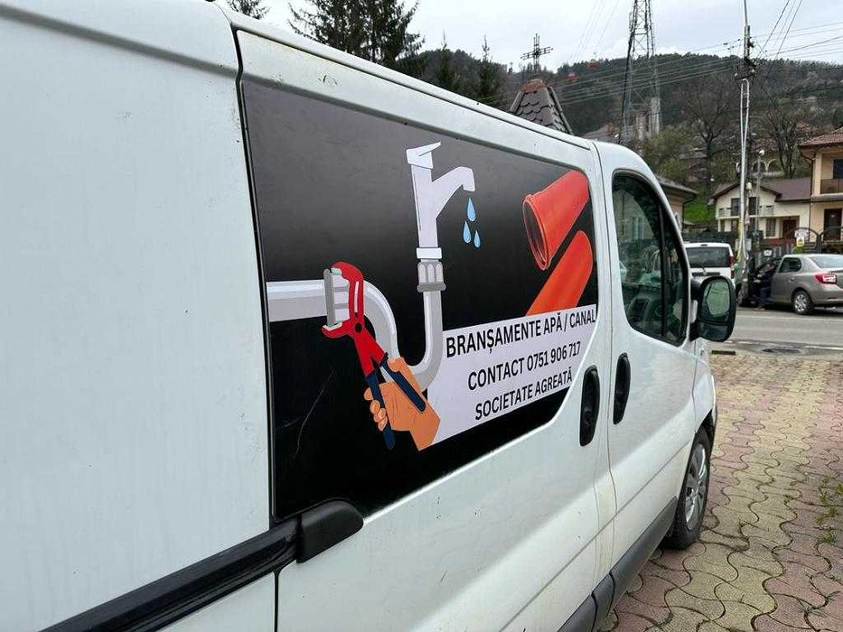 Stickere colantari autocolante decupate si printate inscriptonari auto